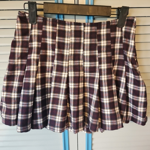 Final Sale Forever 21 Purple and White mini skirt - Picture 2 of 10